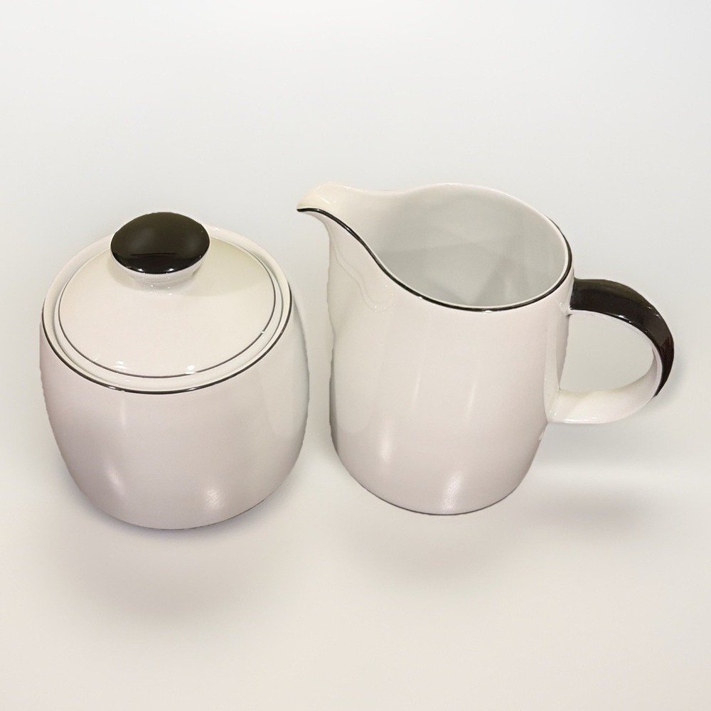 Crate and Barrel porcelain "Dune" White With Black Trim Sugar & creamer set EUC
